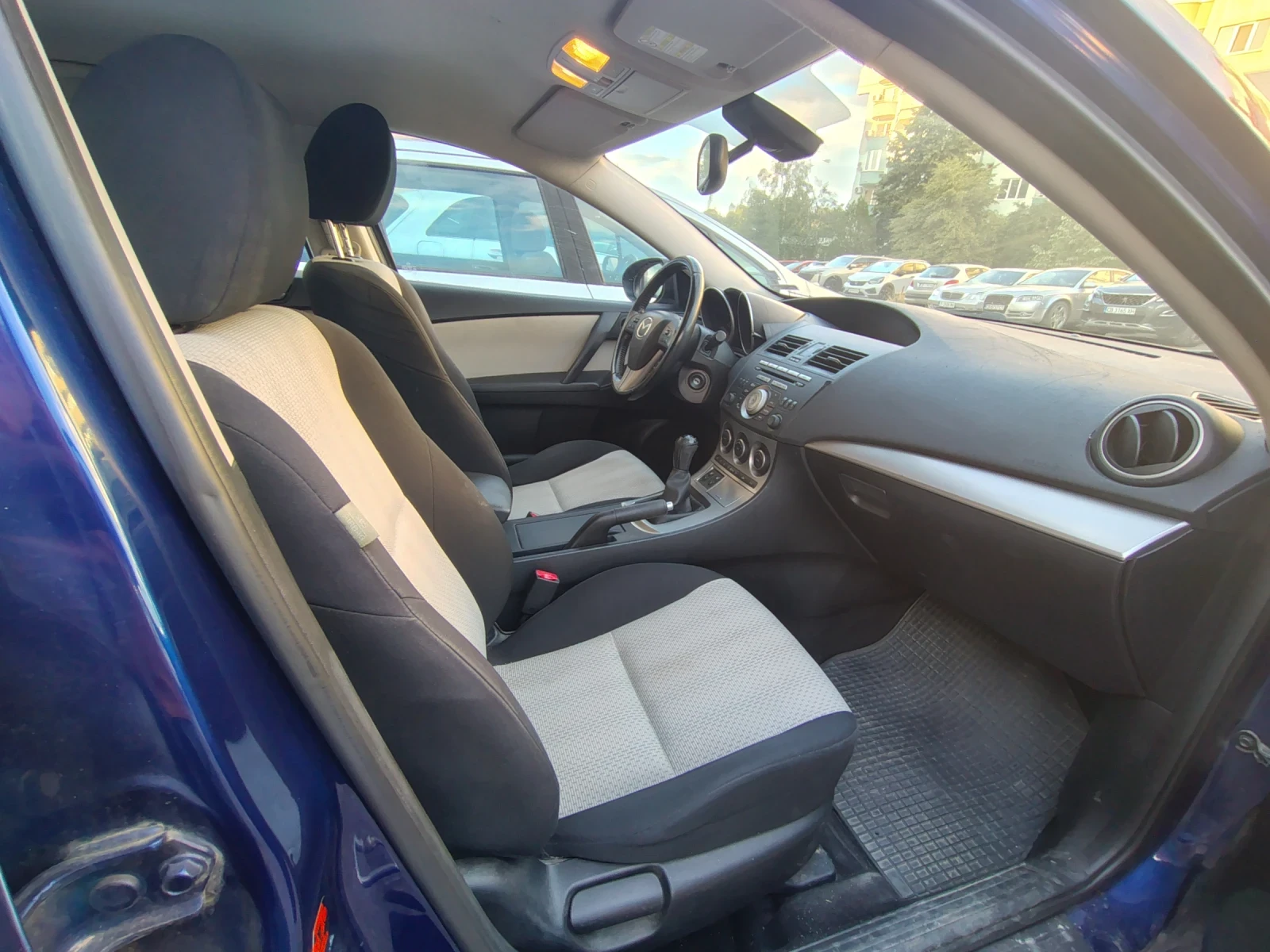 Mazda 3 1.6i, снимка 5 - Автомобили и джипове - 55268681