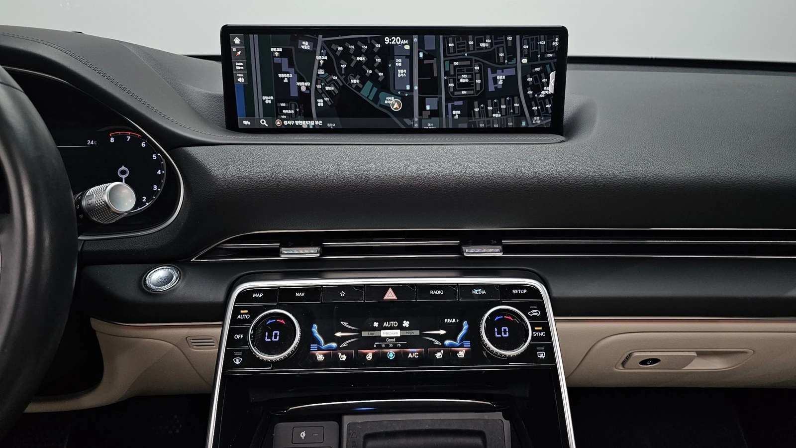 Genesis GV80 2.5* ЛЮК* KEYLESS* ПОДГРЕВ ВОЛАН* КРАЙНА ЦЕНА, снимка 14 - Автомобили и джипове - 55302259