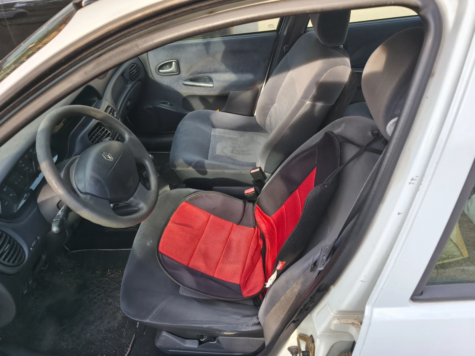 Renault Megane 1.9 TDI, снимка 3 - Автомобили и джипове - 55315925