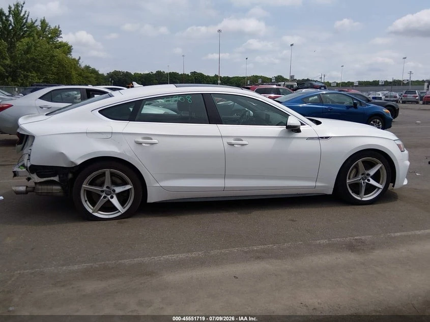 Audi A5 2.0T Premium, снимка 5 - Автомобили и джипове - 56462869