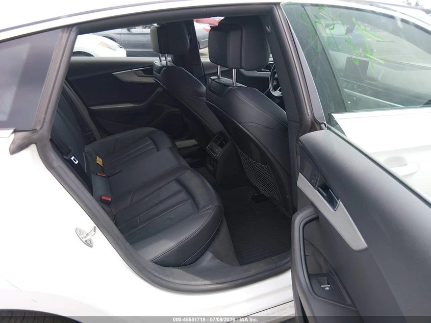 Audi A5 2.0T Premium, снимка 12 - Автомобили и джипове - 56462869