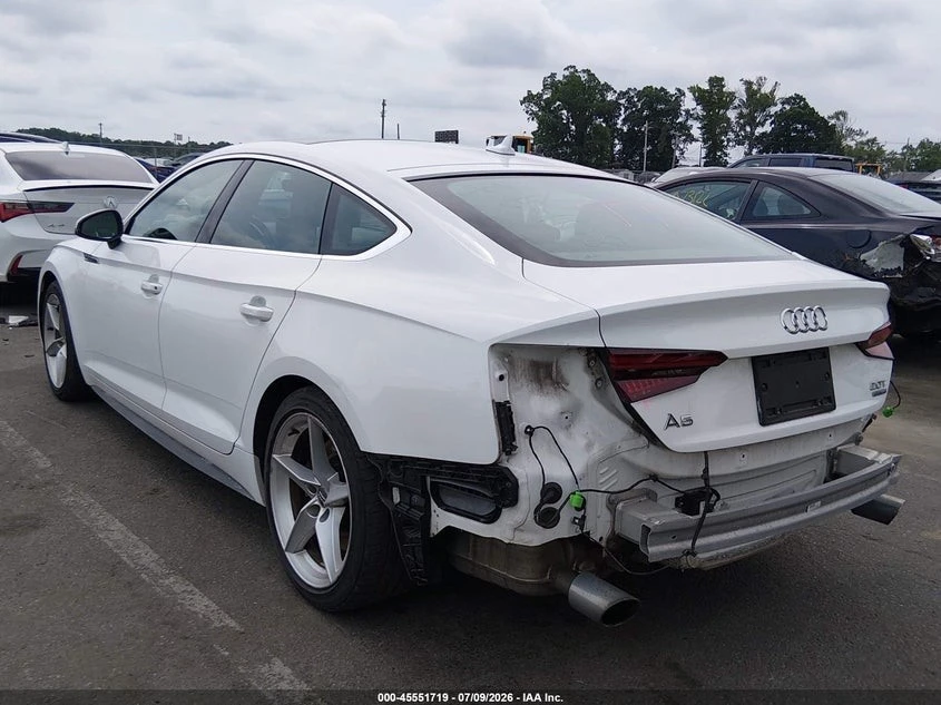 Audi A5 2.0T Premium, снимка 4 - Автомобили и джипове - 56462869