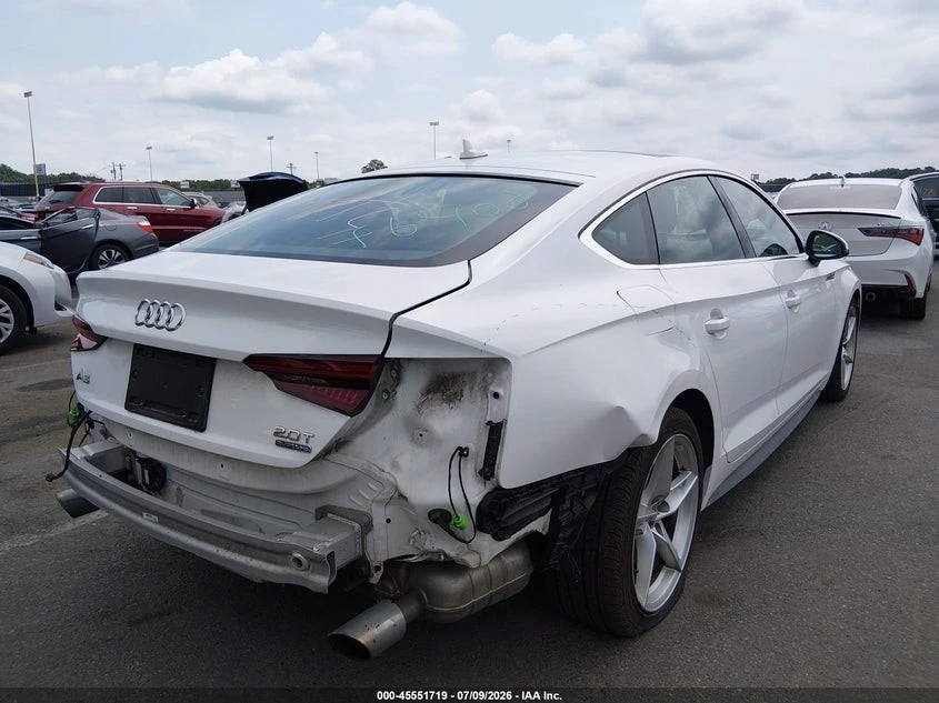 Audi A5 2.0T Premium, снимка 7 - Автомобили и джипове - 56462869