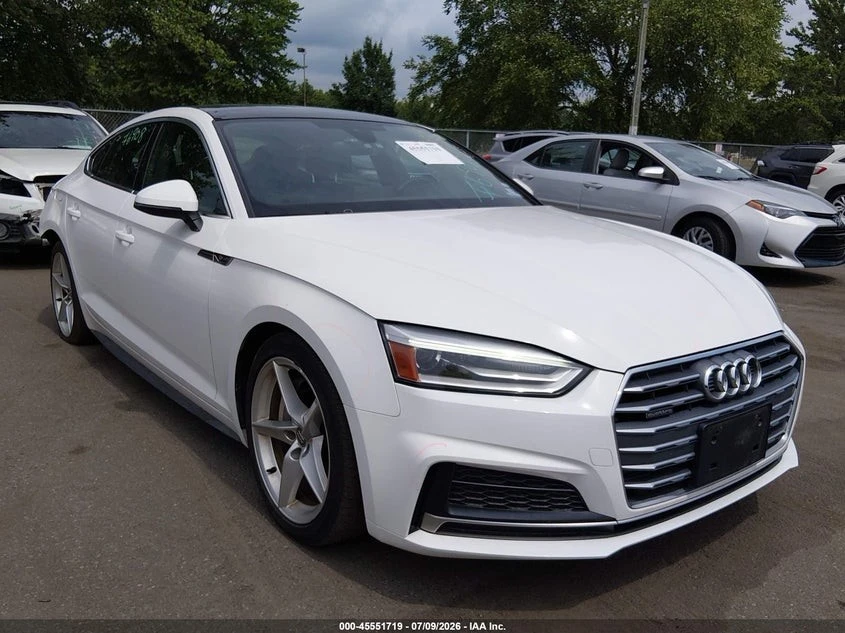 Audi A5 2.0T Premium, снимка 3 - Автомобили и джипове - 56462869