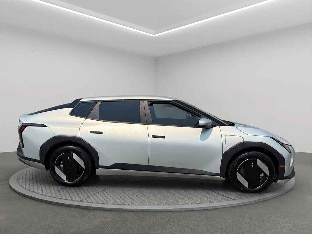 Kia EV4 WIND* FWD* LONG RANGE* DISTRONIC* ������* ������ � | Mobile.bg � ����������� 4