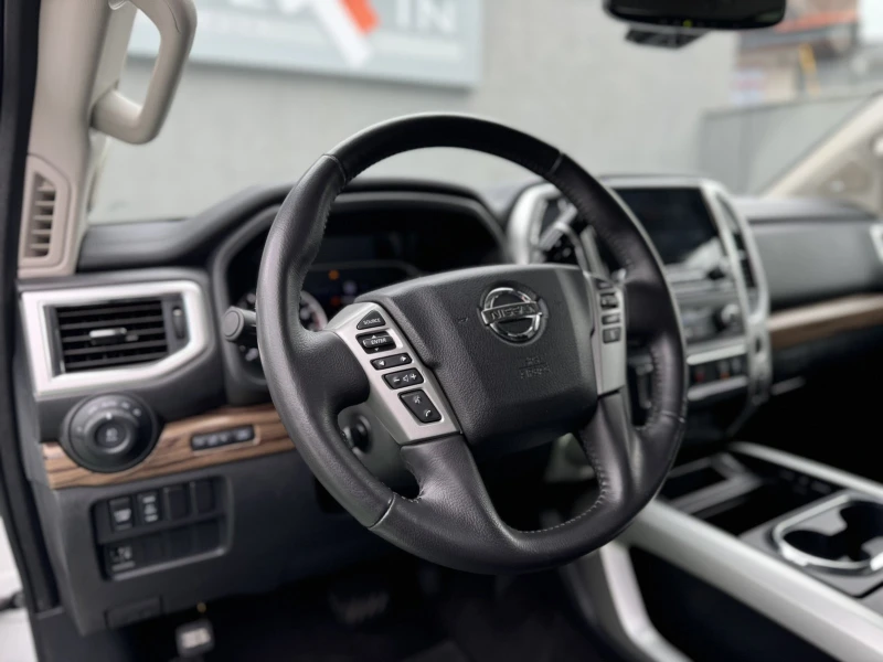 Nissan Titan crew cab SL 5.6 V8 , снимка 12 - Автомобили и джипове - 47555564