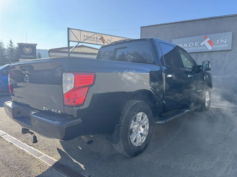 Nissan Titan crew cab 5.6L V8 4x4, снимка 4 - Автомобили и джипове - 52799372