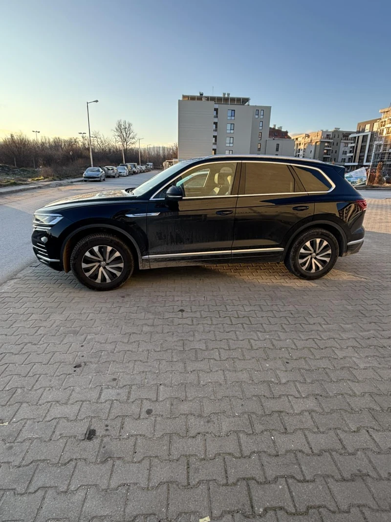 VW Touareg, снимка 3 - Автомобили и джипове - 53070313