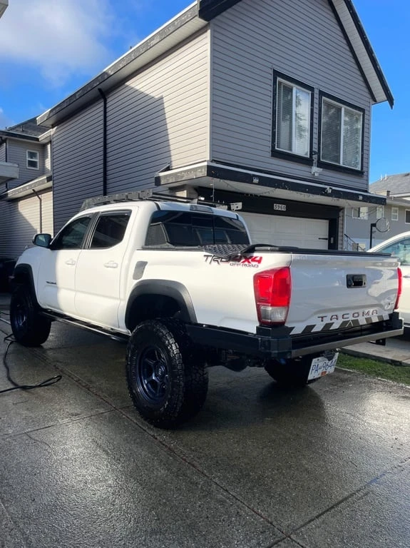 Toyota Tacoma * 4WD Double Cab V6 * CARFAX * БЕЗ ПЪРВОНАЧАЛНА ВН - изображение 4