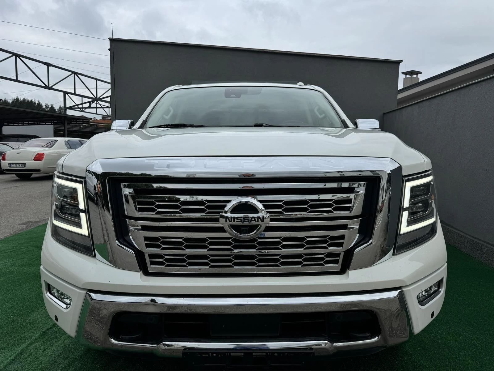 Nissan Titan crew cab SL 5.6 V8  - изображение 2