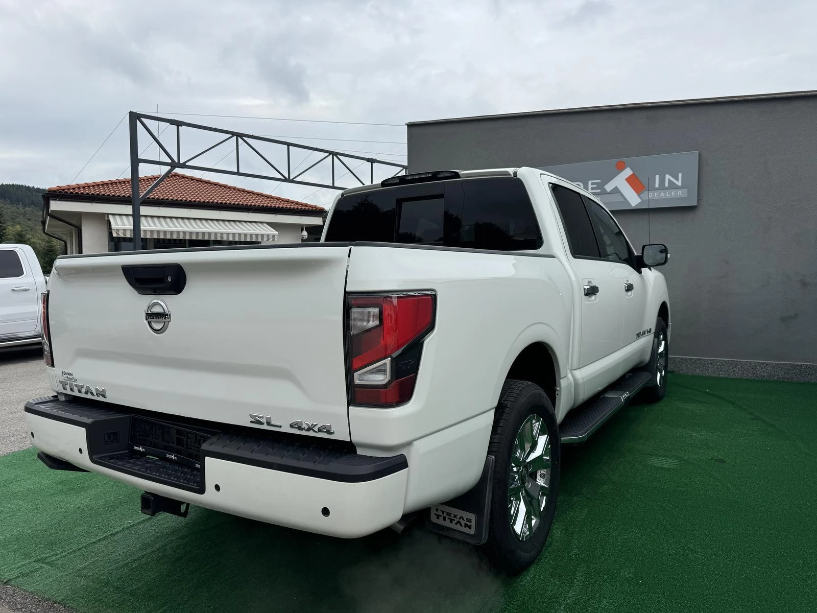 Nissan Titan crew cab SL 5.6 V8  - изображение 4