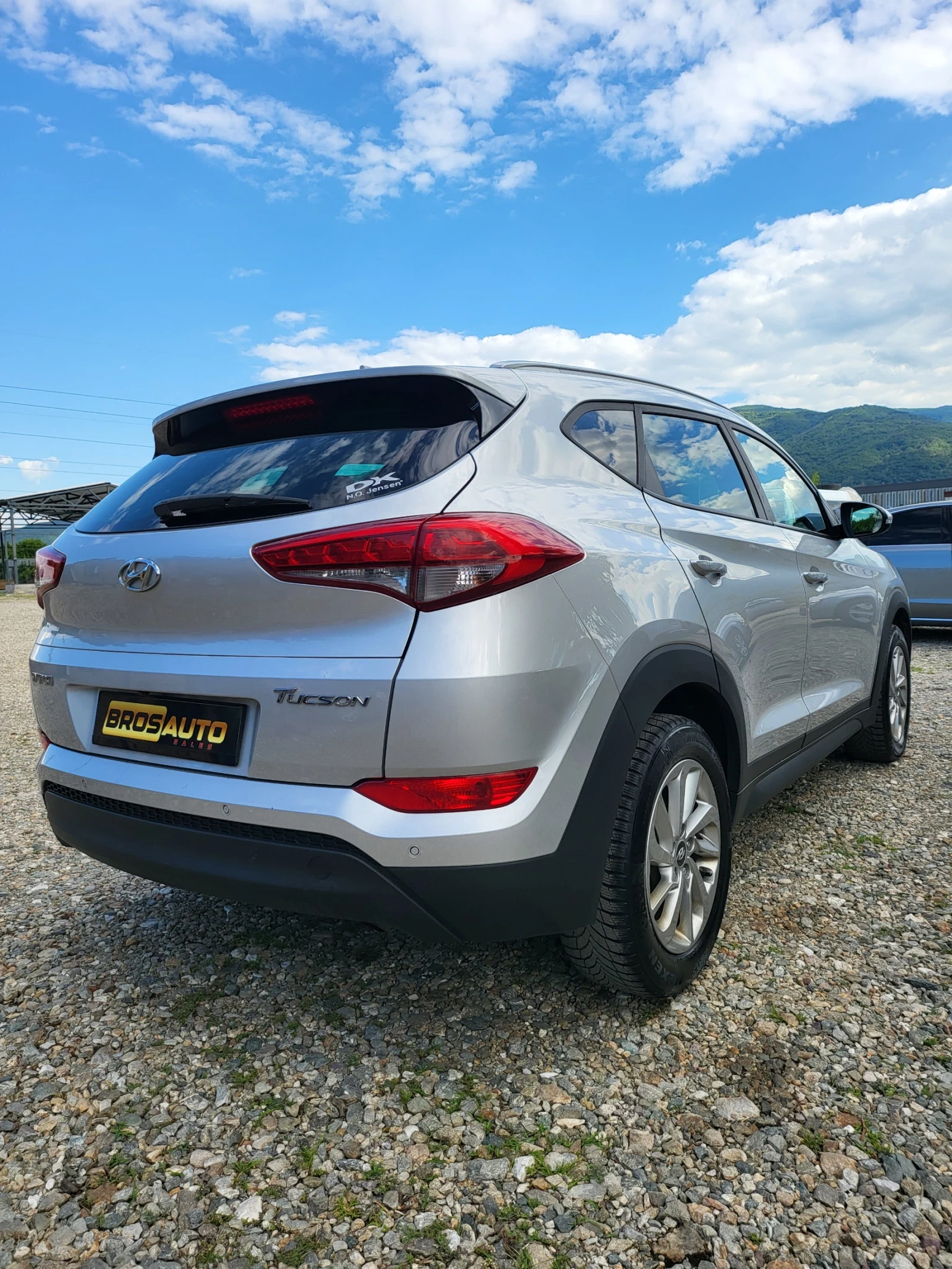 Hyundai Tucson 1.7 CRDI/AUTOMATIC - изображение 6