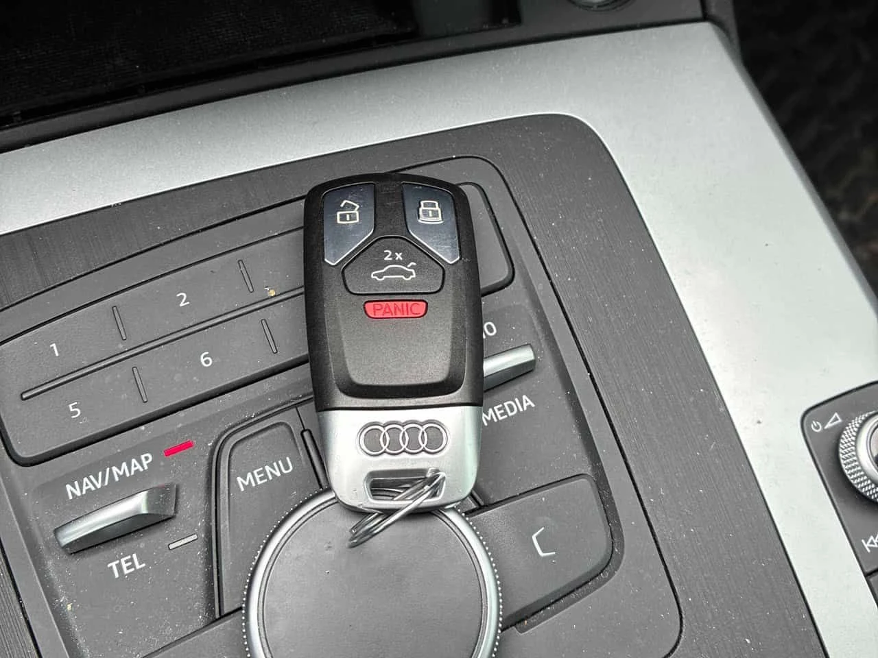 Audi Q5 * Komfort * ГЛАВНО ПРЕДСТАВИТЕЛСВТО* КАМЕРА* , снимка 12 - Автомобили и джипове - 54084424