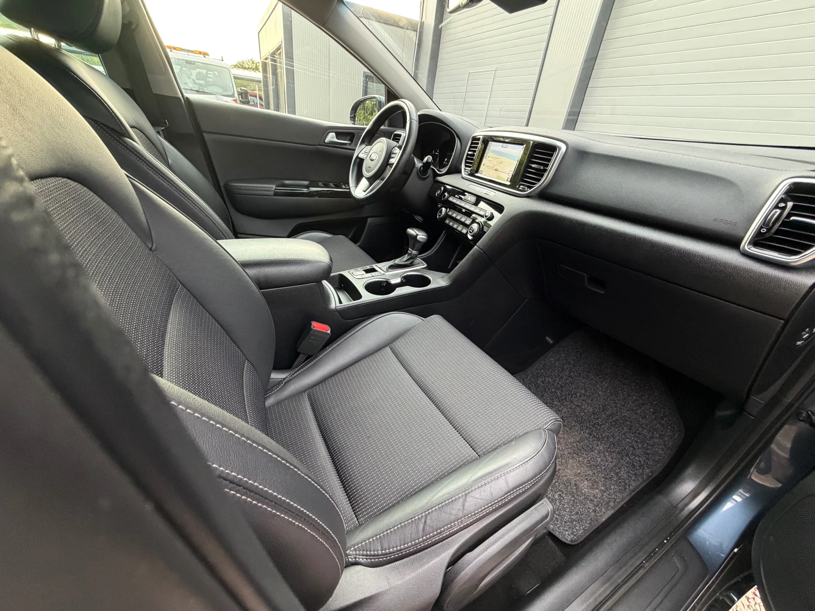 Kia Sportage 1.6CRDI* FACE* TOP* AVTOMAT* LED* NAVI* EVRO6, снимка 13 - Автомобили и джипове - 54680394