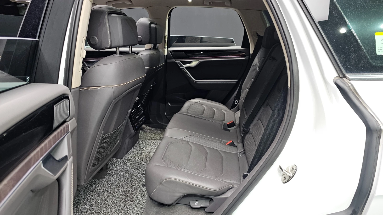 VW Touareg PRESTIGE* ОБДУХ* ДИСТРОНИК* ВЪЗДУХ* MATRIX* MАСАЖ*, снимка 9 - Автомобили и джипове - 54785334