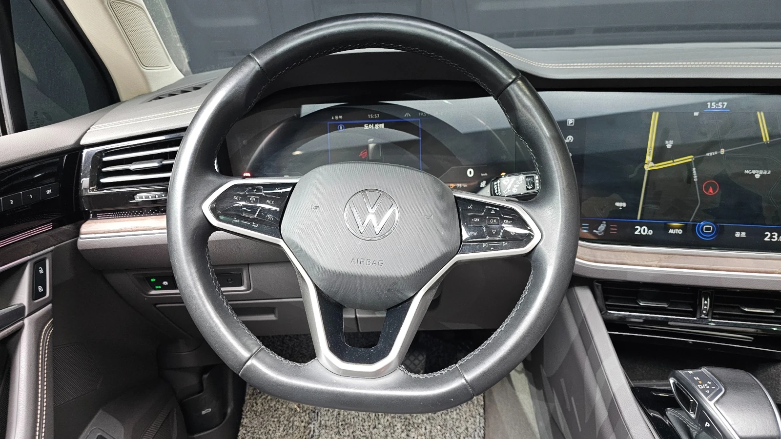 VW Touareg PRESTIGE* ОБДУХ* ДИСТРОНИК* ВЪЗДУХ* MATRIX* MАСАЖ*, снимка 11 - Автомобили и джипове - 54785334
