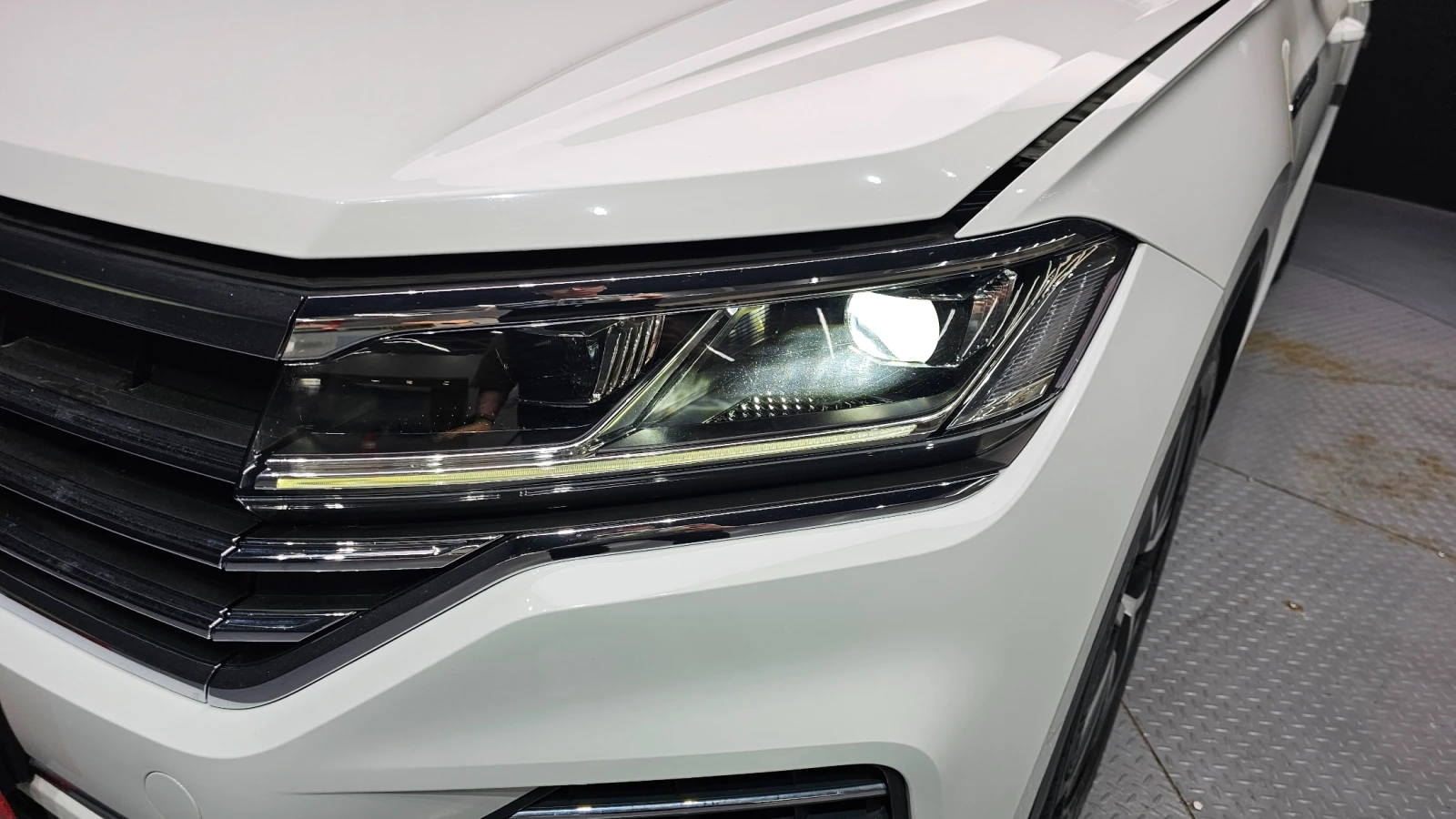 VW Touareg PRESTIGE* ОБДУХ* ДИСТРОНИК* ВЪЗДУХ* MATRIX* MАСАЖ*, снимка 16 - Автомобили и джипове - 54785334