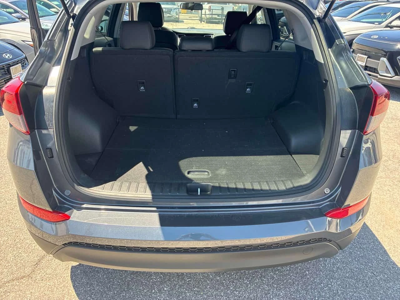 Hyundai Tucson * SE * CARFAX * ПОДГРЕВИ * ПАНО * KEYLESS , снимка 13 - Автомобили и джипове - 54836926