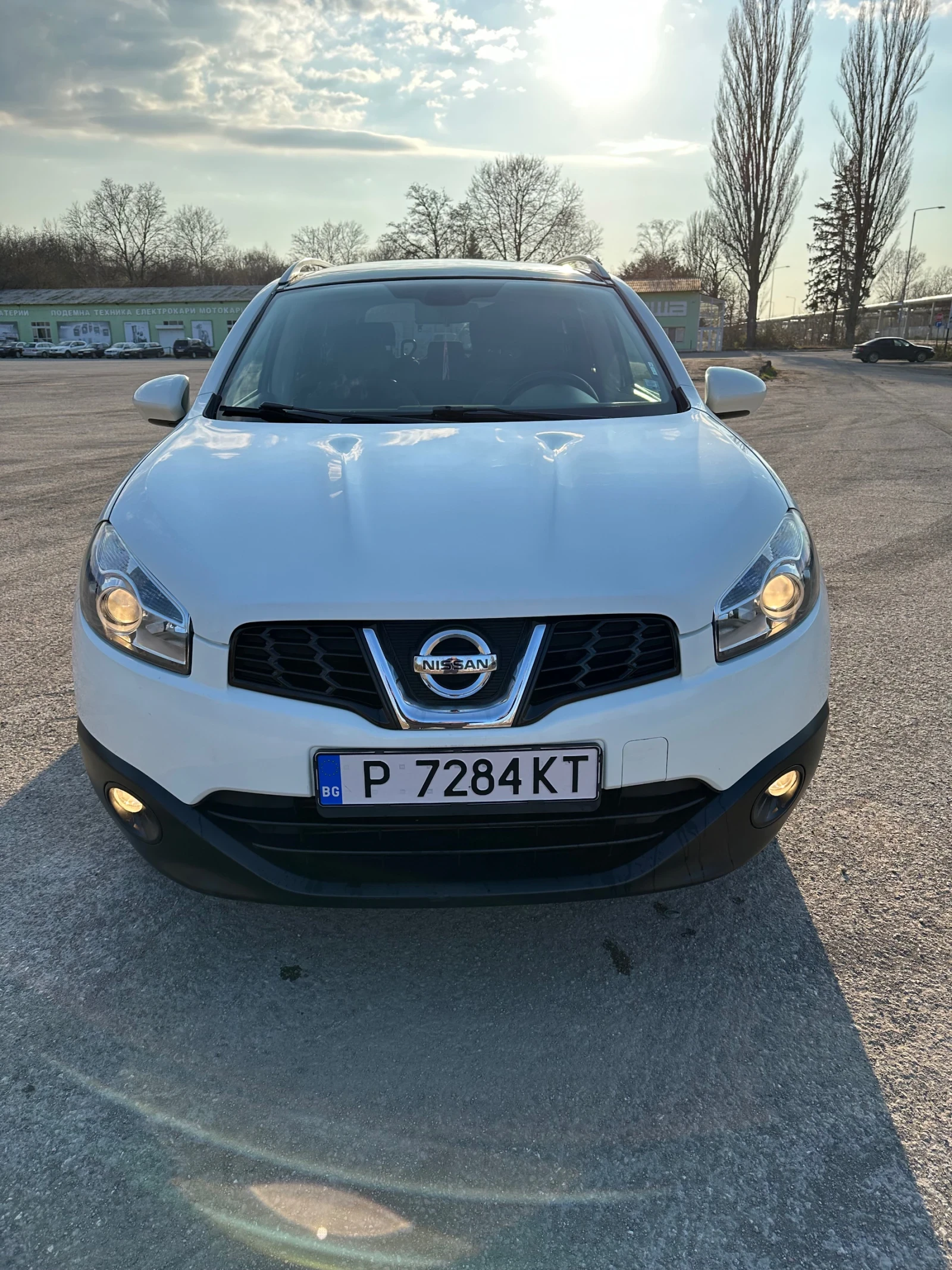 Nissan Qashqai 1.5 DCI / Panorama/Navi/7 места, снимка 15 - Автомобили и джипове - 55084428