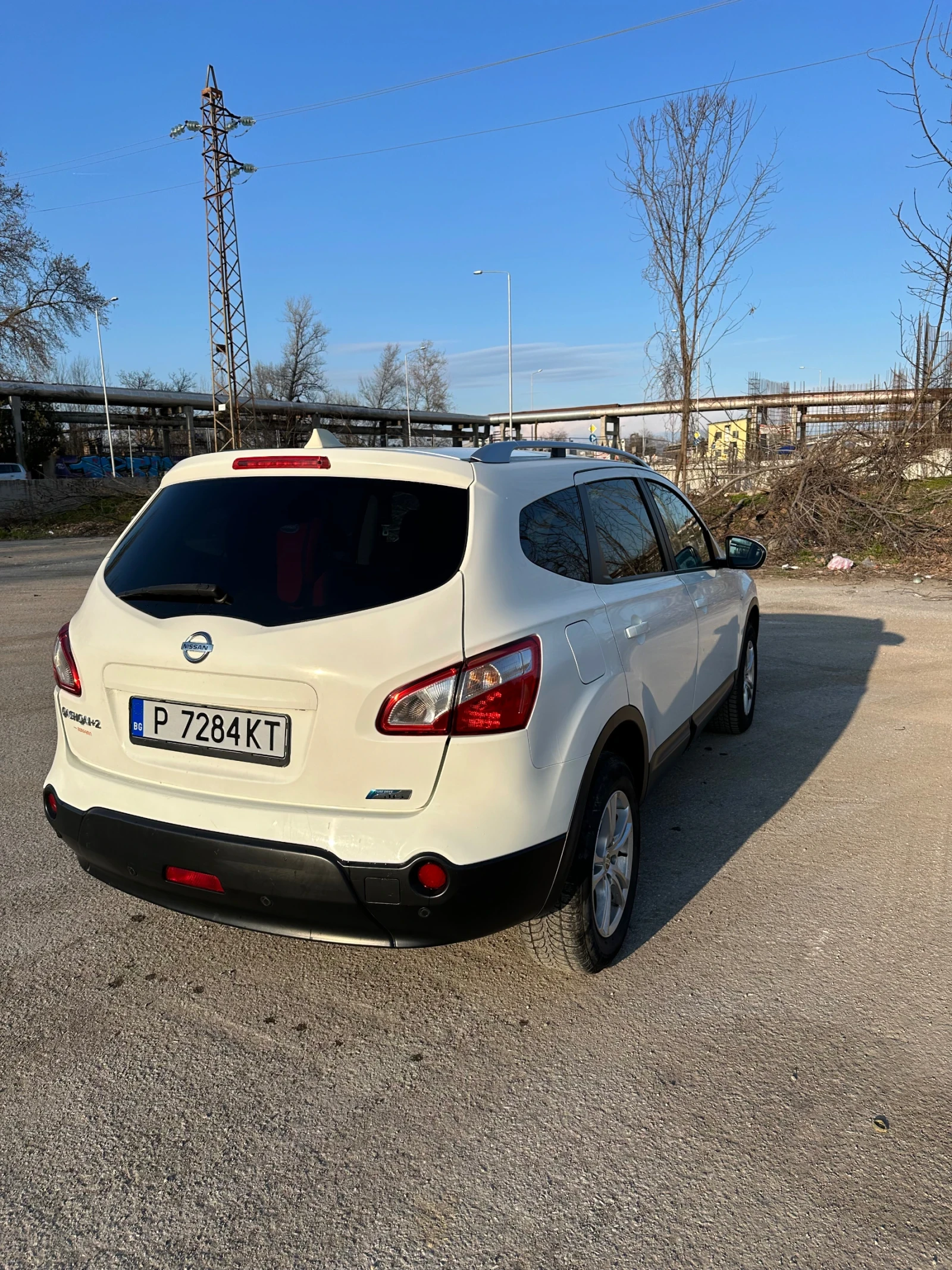 Nissan Qashqai 1.5 DCI / Panorama/Navi/7 места, снимка 10 - Автомобили и джипове - 55084428