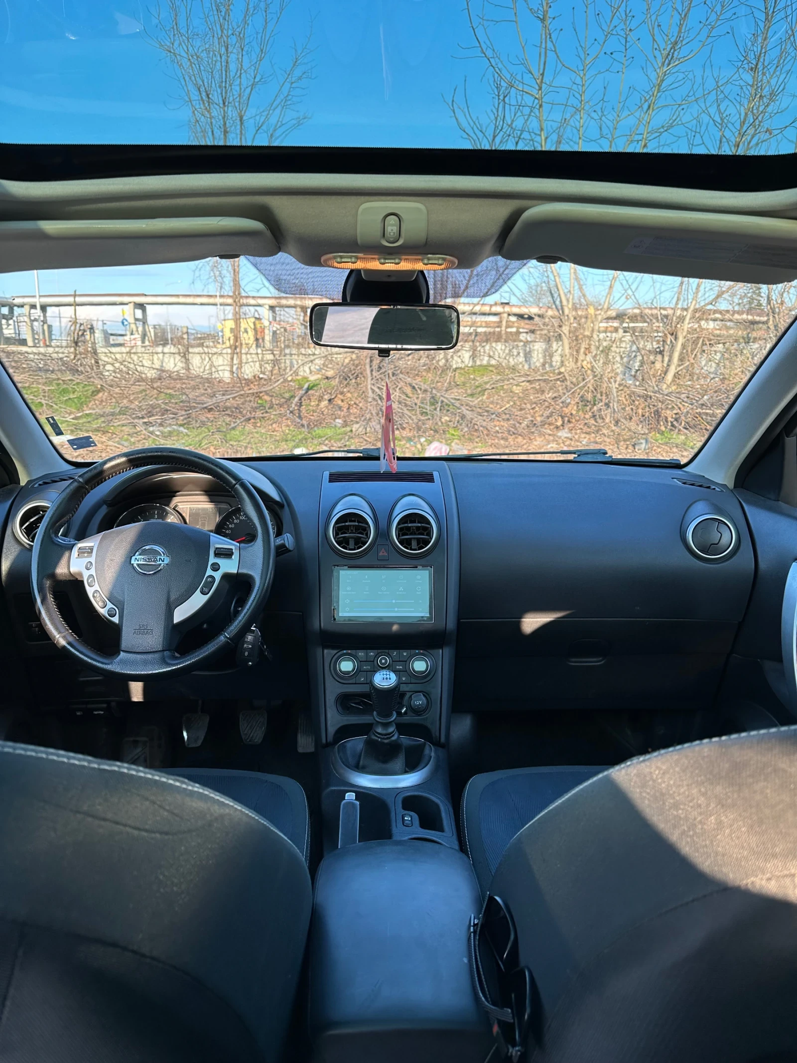 Nissan Qashqai 1.5 DCI / Panorama/Navi/7 места, снимка 9 - Автомобили и джипове - 55084428