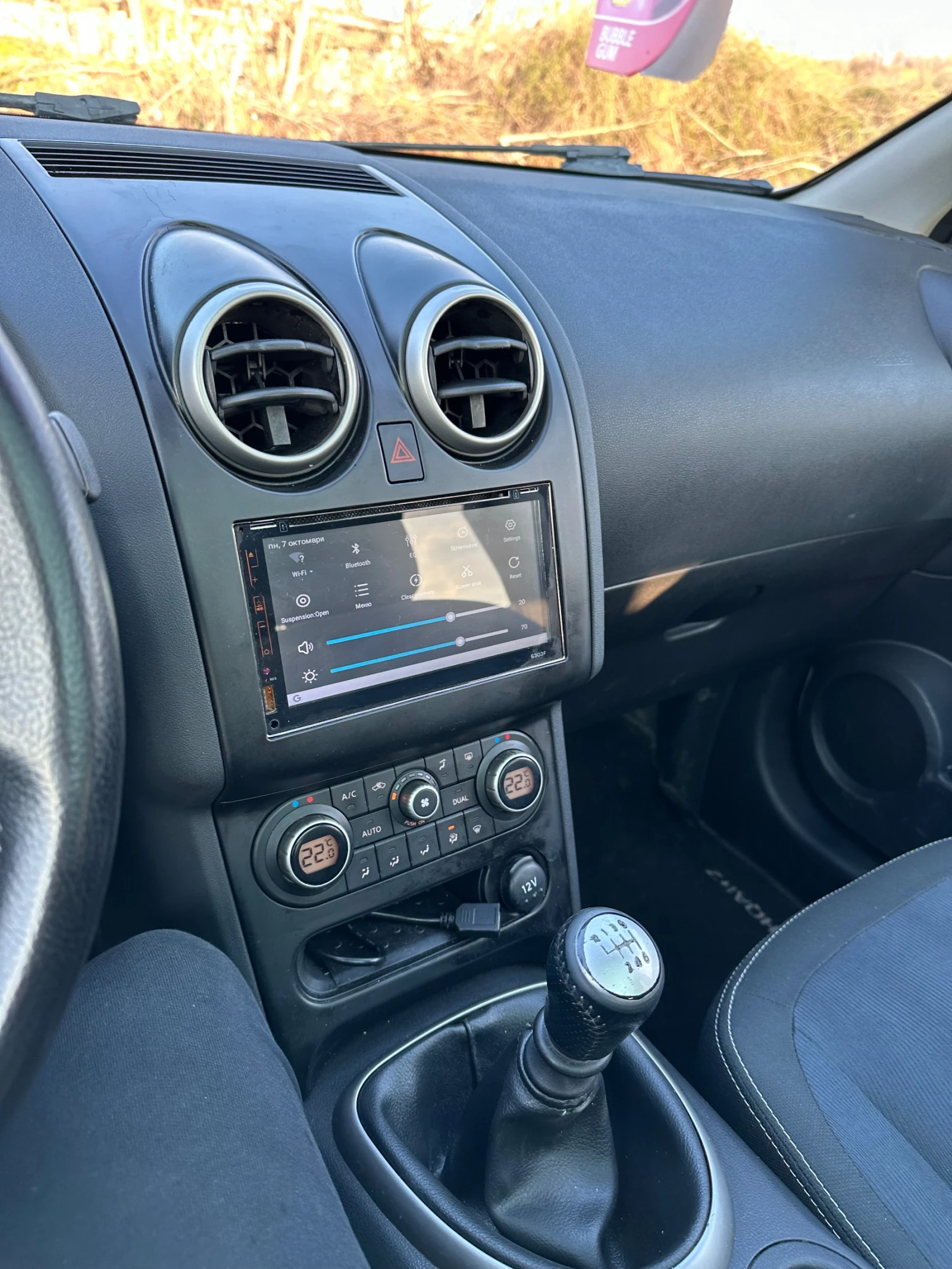 Nissan Qashqai 1.5 DCI / Panorama/Navi/7 места, снимка 3 - Автомобили и джипове - 55084428