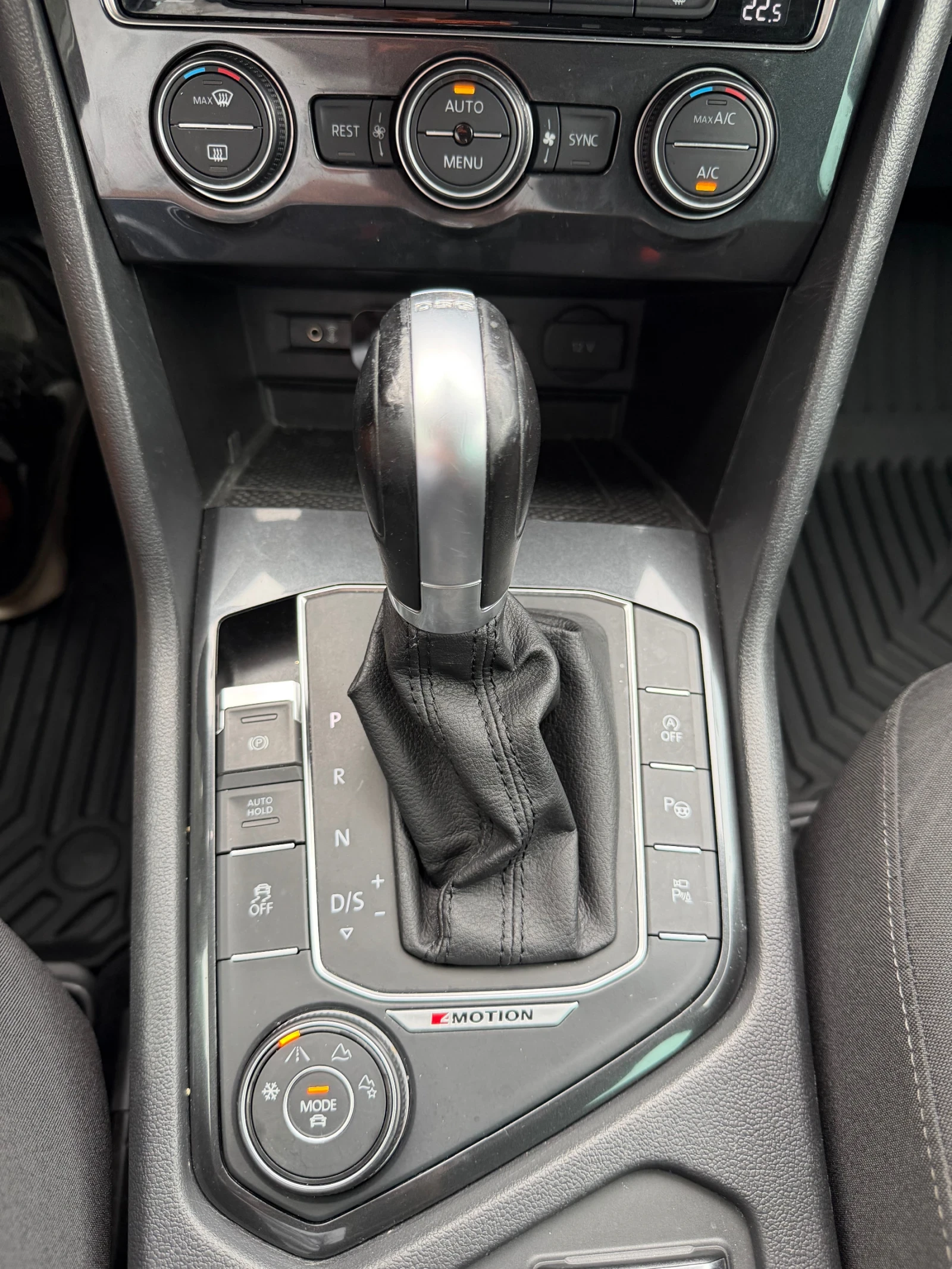 VW Tiguan, снимка 10 - Автомобили и джипове - 55366491