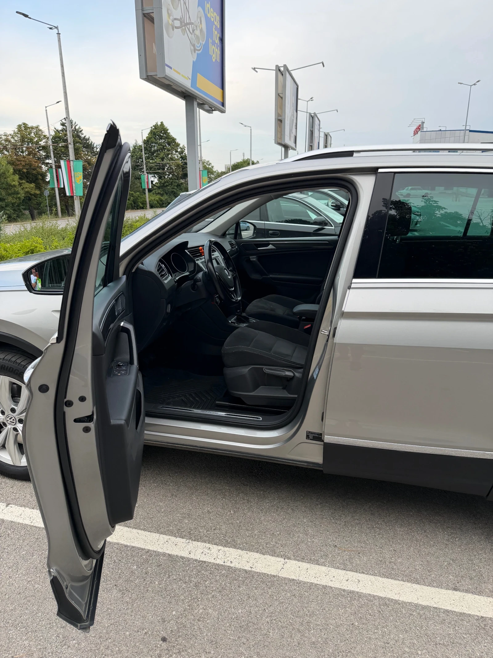 VW Tiguan, снимка 7 - Автомобили и джипове - 55366491