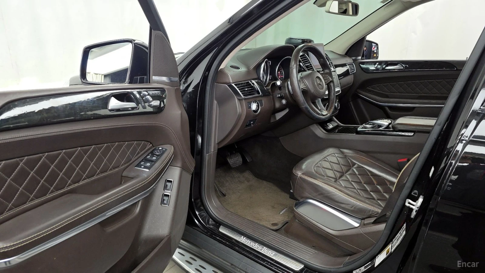 Mercedes-Benz GLS 500 ПАМЕТ* ОБДУХВАНЕ* ПОДГРЕВ* 360 КАМЕРА* , снимка 10 - Автомобили и джипове - 55432883