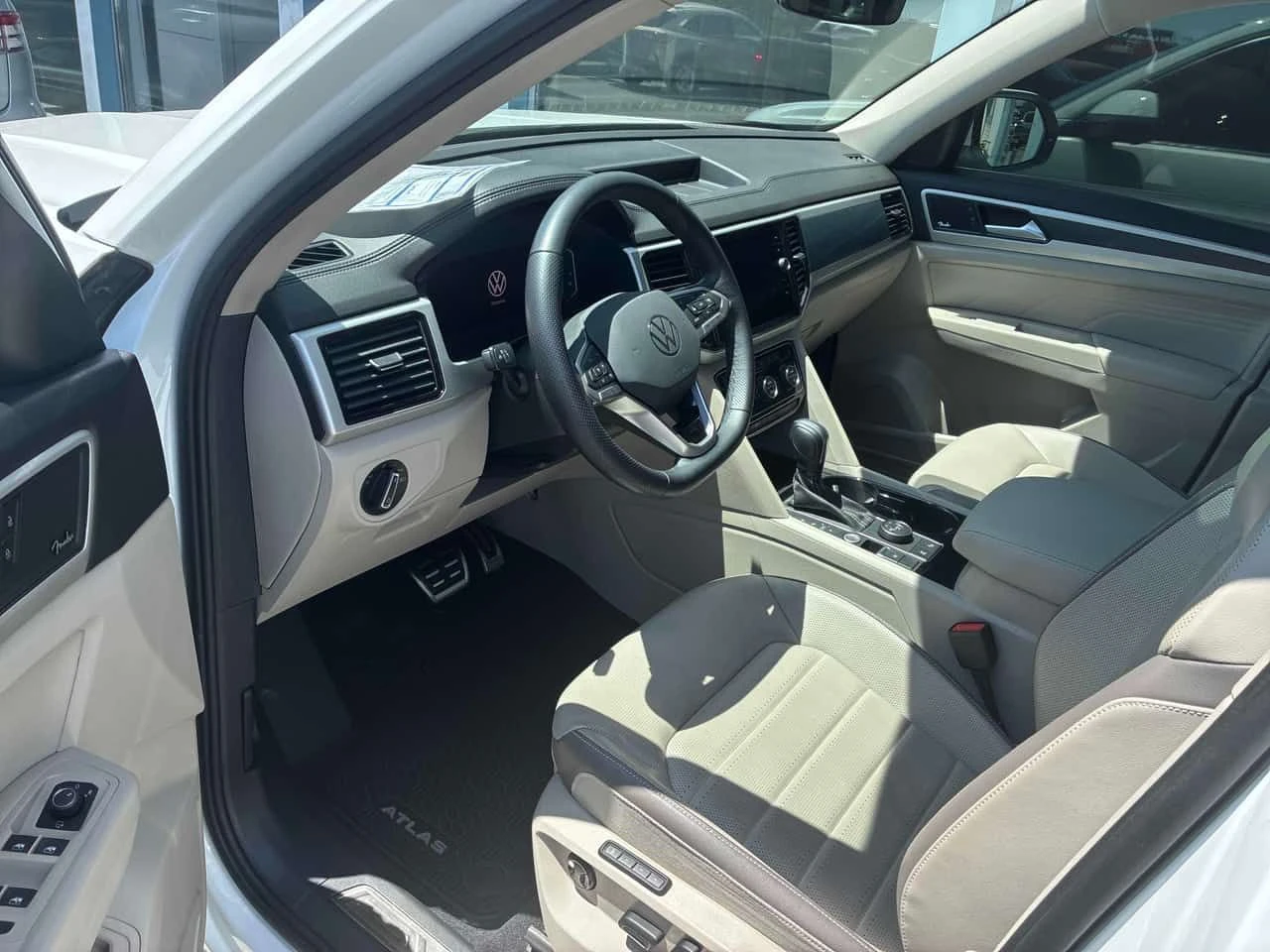 VW Atlas * Execline * CARFAX * ОПЦИЯ ЗА ФИНАНСИРАНЕ , снимка 5 - Автомобили и джипове - 55438249