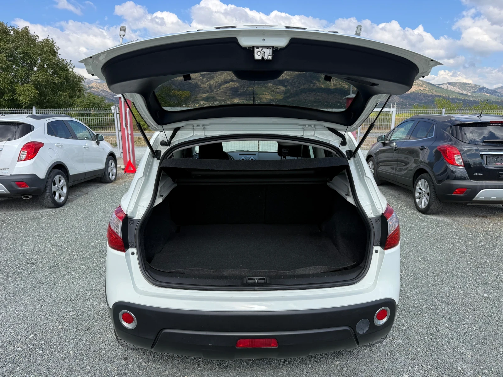 Nissan Qashqai (KATO НОВА)^(АГУ), снимка 13 - Автомобили и джипове - 56223740
