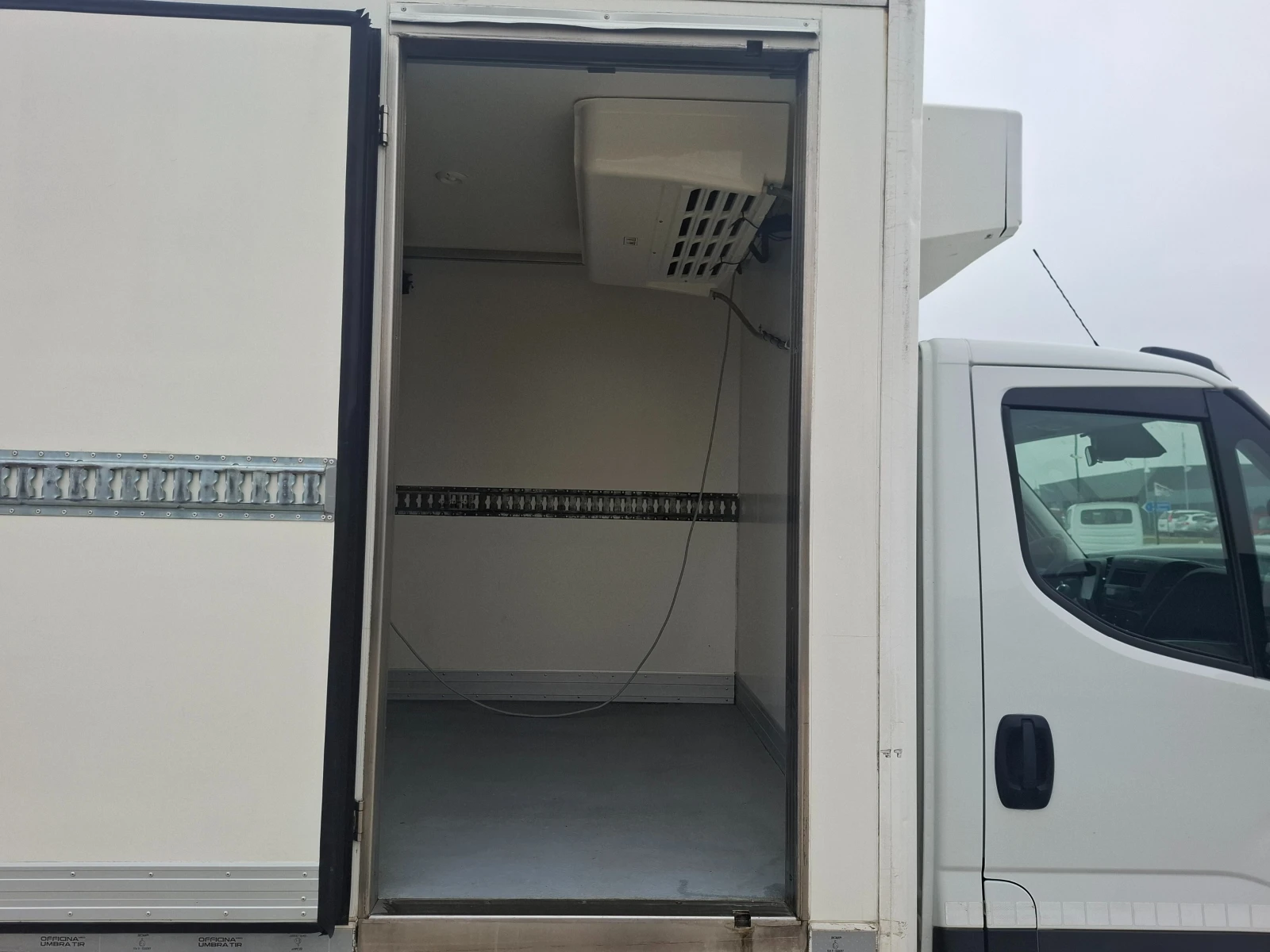 Iveco Daily 3.0/Euro6B/220V/Климатик, снимка 9 - Камиони - 53883649