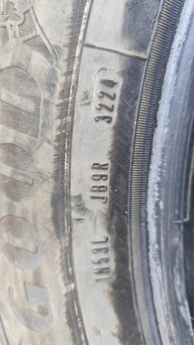 Гуми Зимни 235/55R18, снимка 2