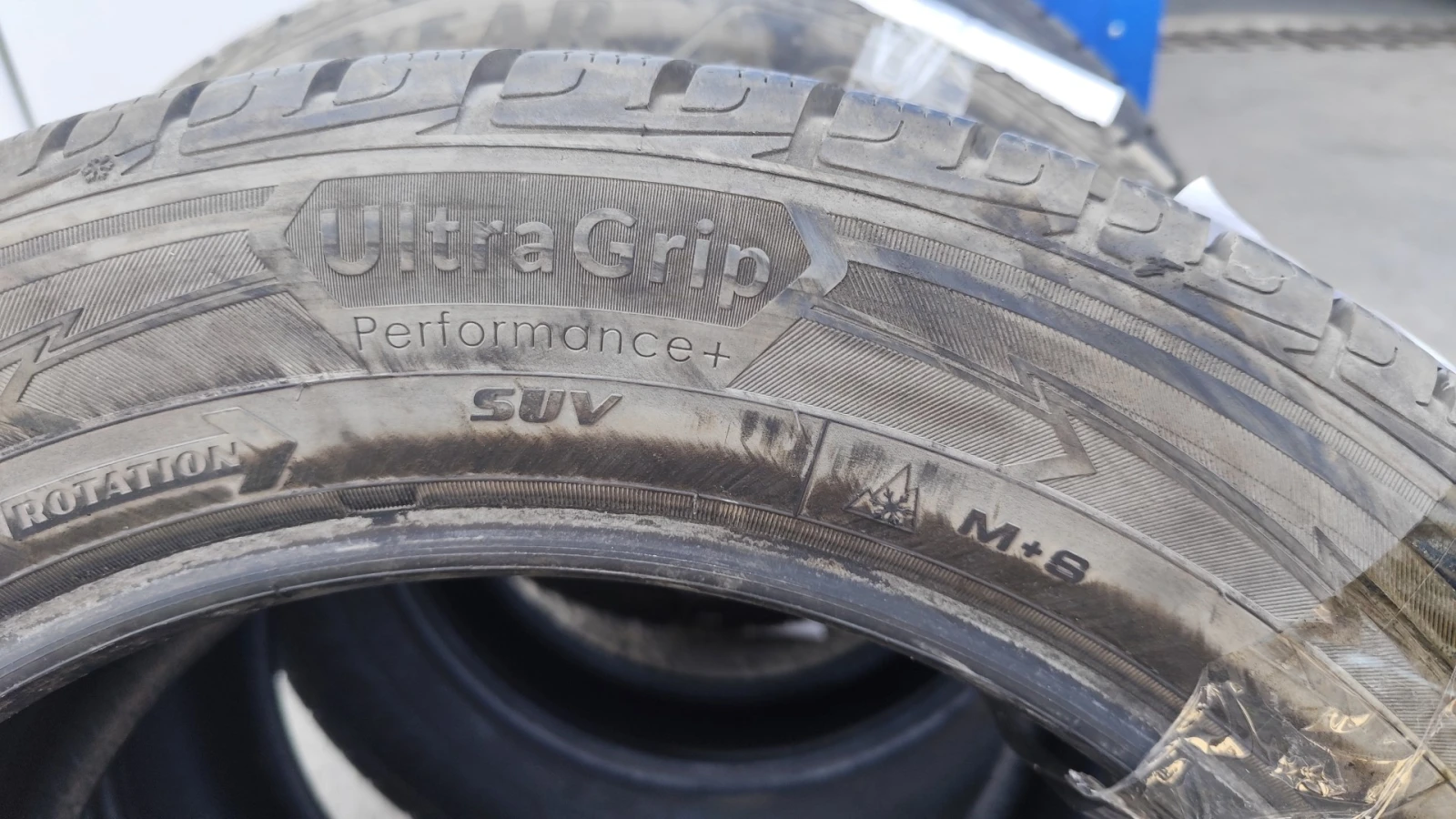 Гуми Зимни 235/55R18, снимка 3 - Гуми и джанти - 55570305
