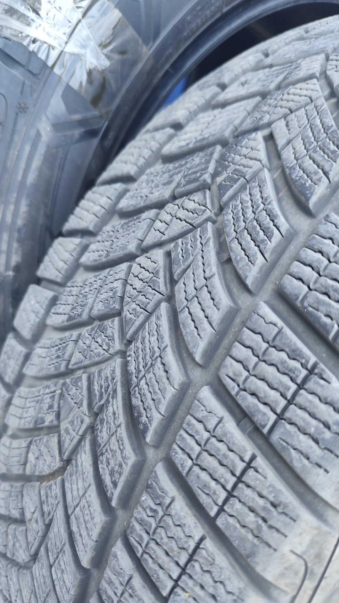 Гуми Зимни 235/55R18