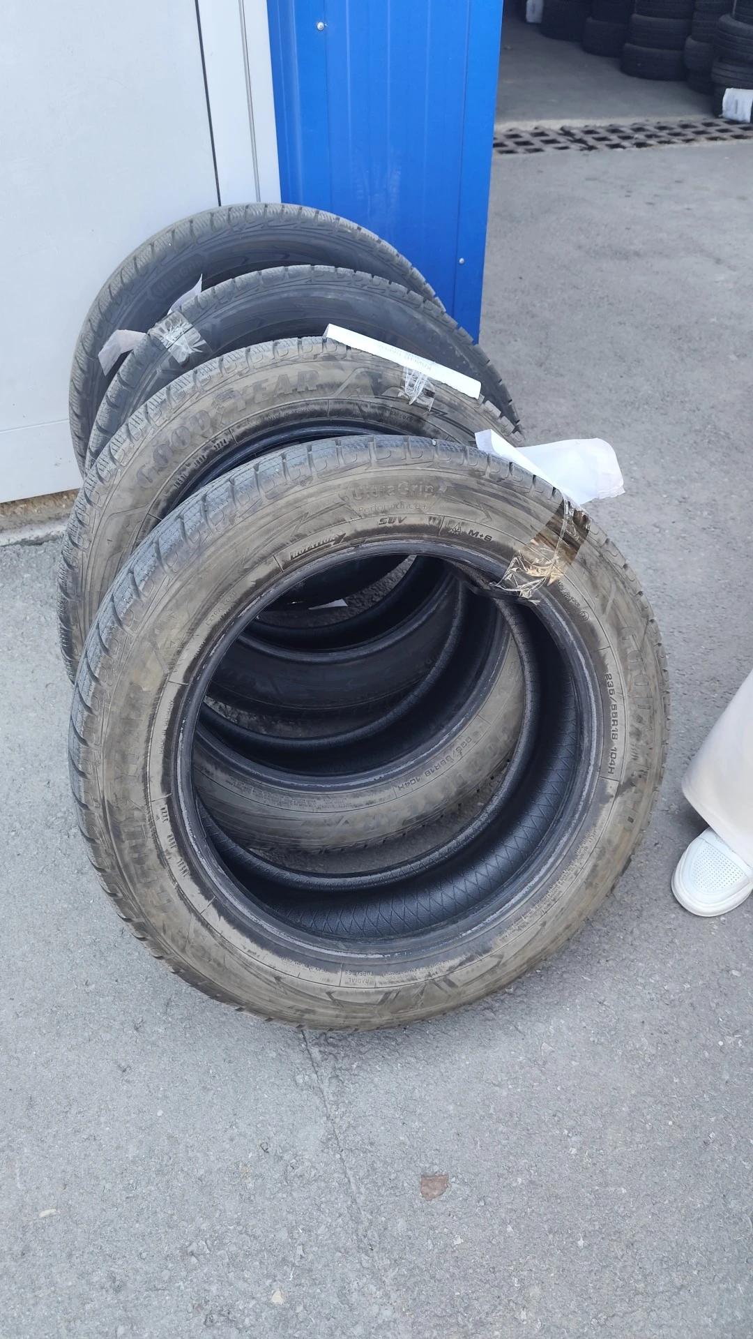 Гуми Зимни 235/55R18, снимка 4 - Гуми и джанти - 55570305