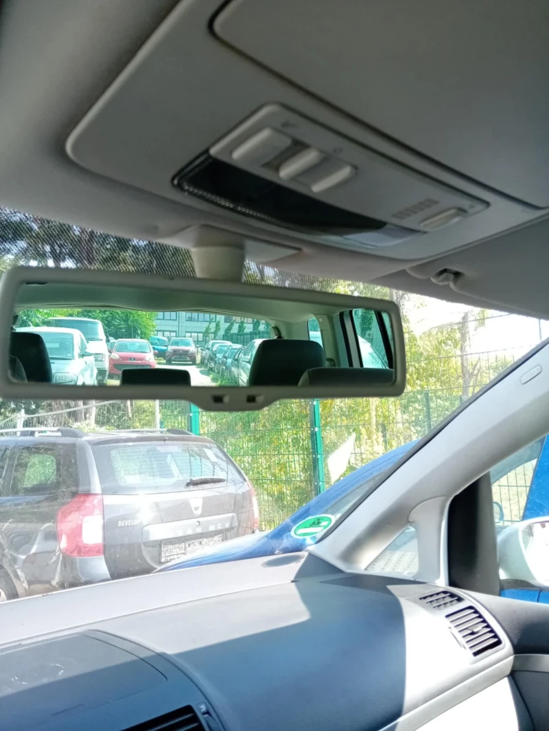 VW Touran, снимка 17 - Автомобили и джипове - 51845827