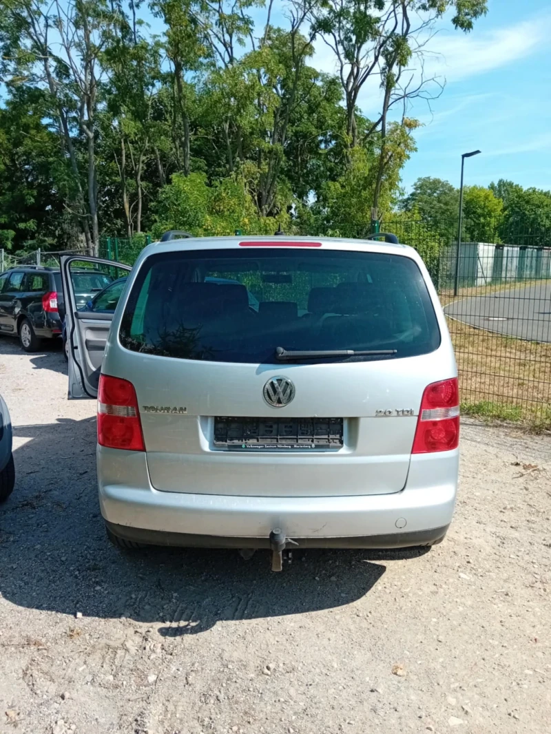 VW Touran, снимка 12 - Автомобили и джипове - 51845827
