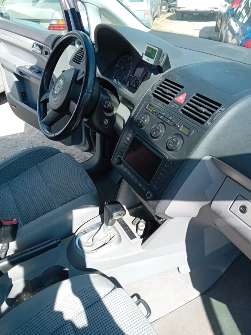 VW Touran, снимка 7 - Автомобили и джипове - 51845827
