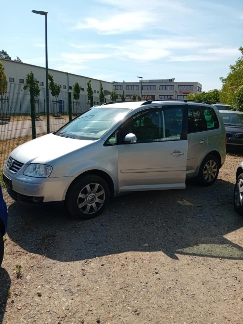 VW Touran, снимка 14 - Автомобили и джипове - 51845827