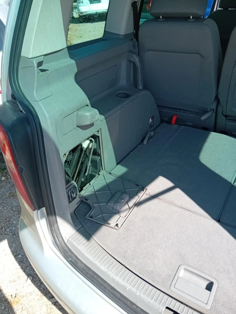 VW Touran, снимка 9 - Автомобили и джипове - 51845827