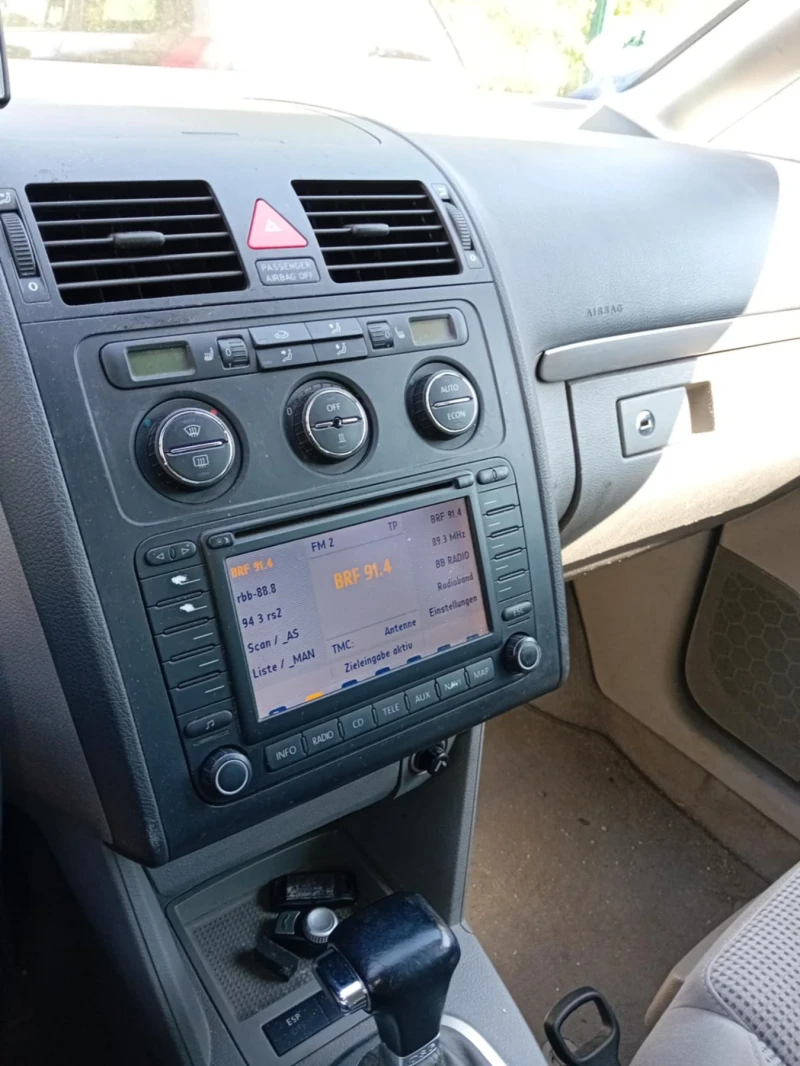 VW Touran, снимка 16 - Автомобили и джипове - 51845827