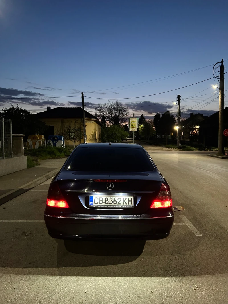 Mercedes-Benz E 220, снимка 3 - Автомобили и джипове - 52552010