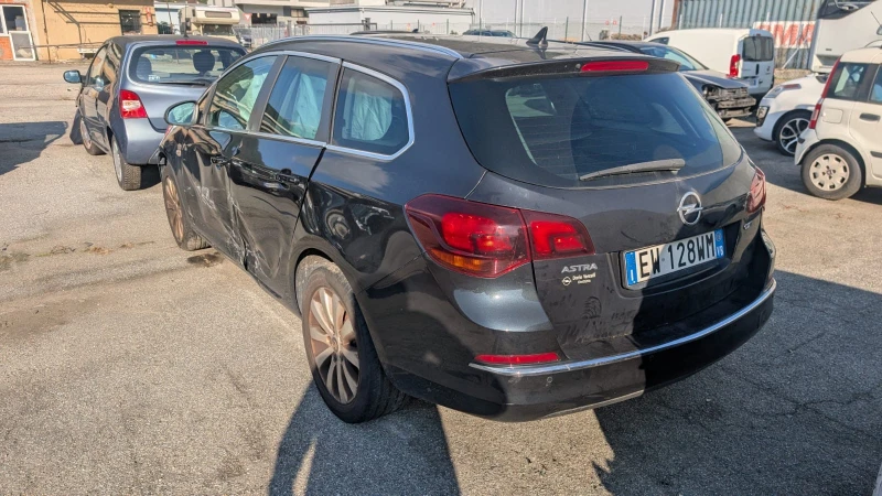 Opel Astra 1.6tdci, снимка 3 - Автомобили и джипове - 52265752