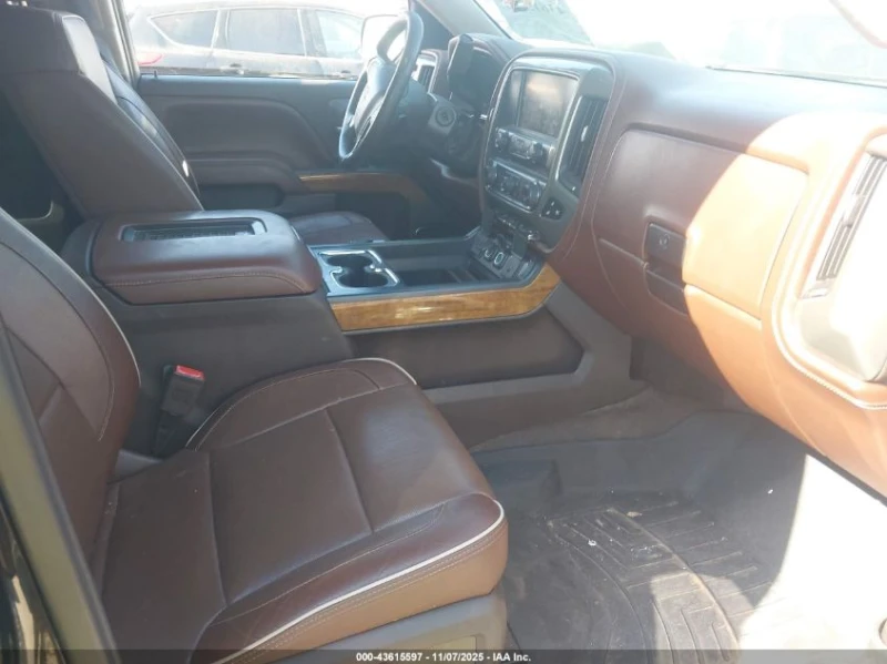 Chevrolet Silverado 5.3L V-8 DI, VVT, 355HP 4X2 Drive, снимка 11 - Автомобили и джипове - 53150653