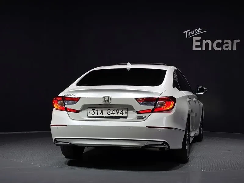 Honda Accord 2.0 Hybrid Touring, снимка 4 - Автомобили и джипове - 56160910
