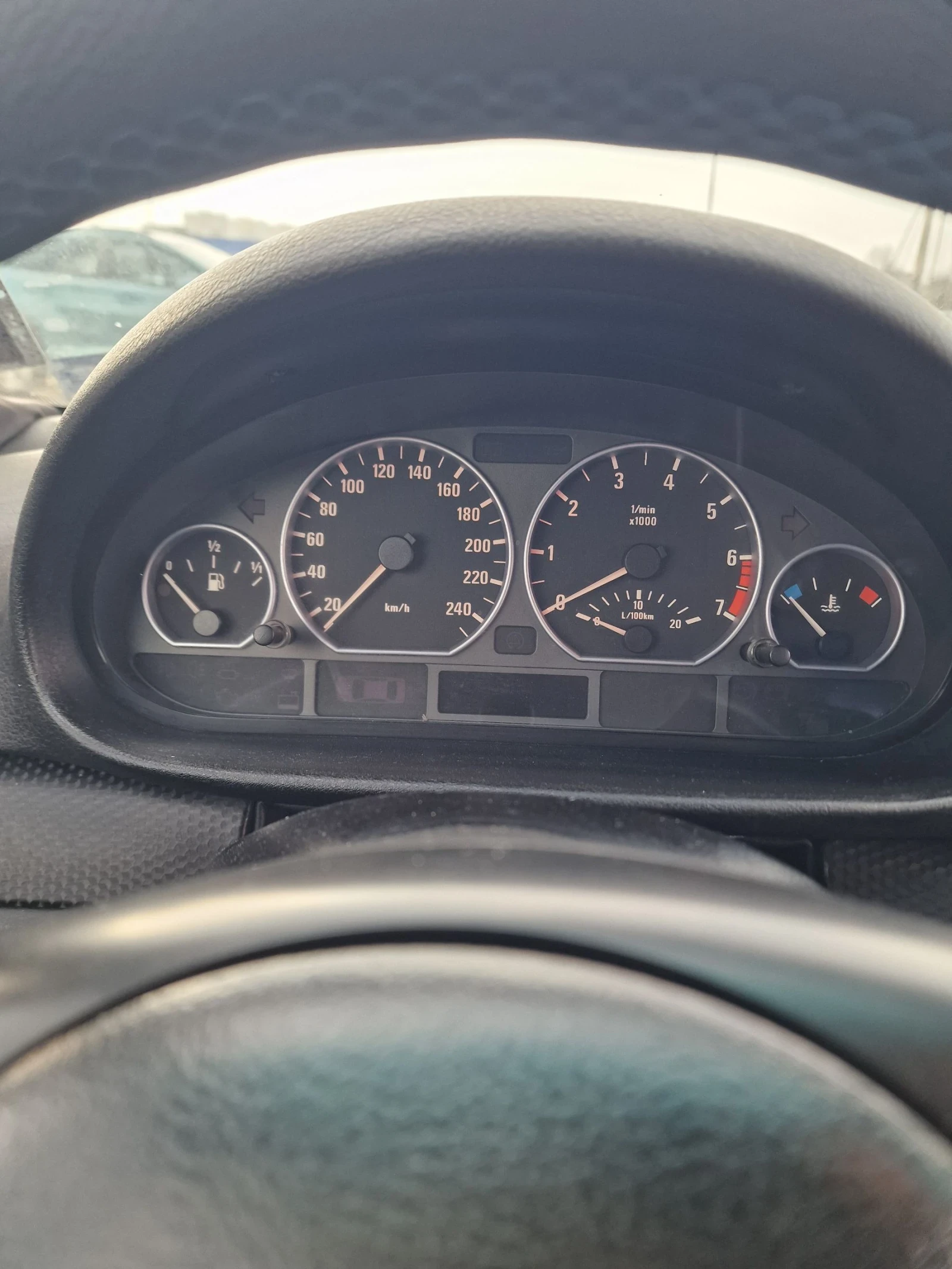 BMW 330  - изображение 10