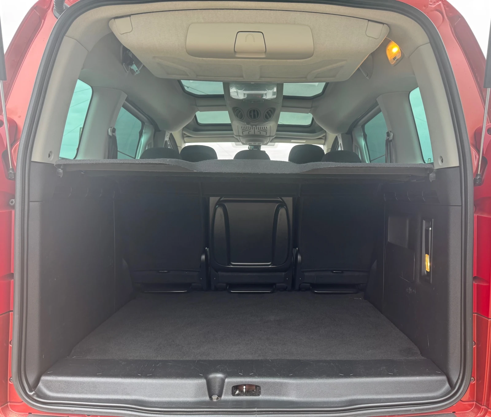 Peugeot Partner 1.6HDI Tepee, снимка 10 - Автомобили и джипове - 54001149