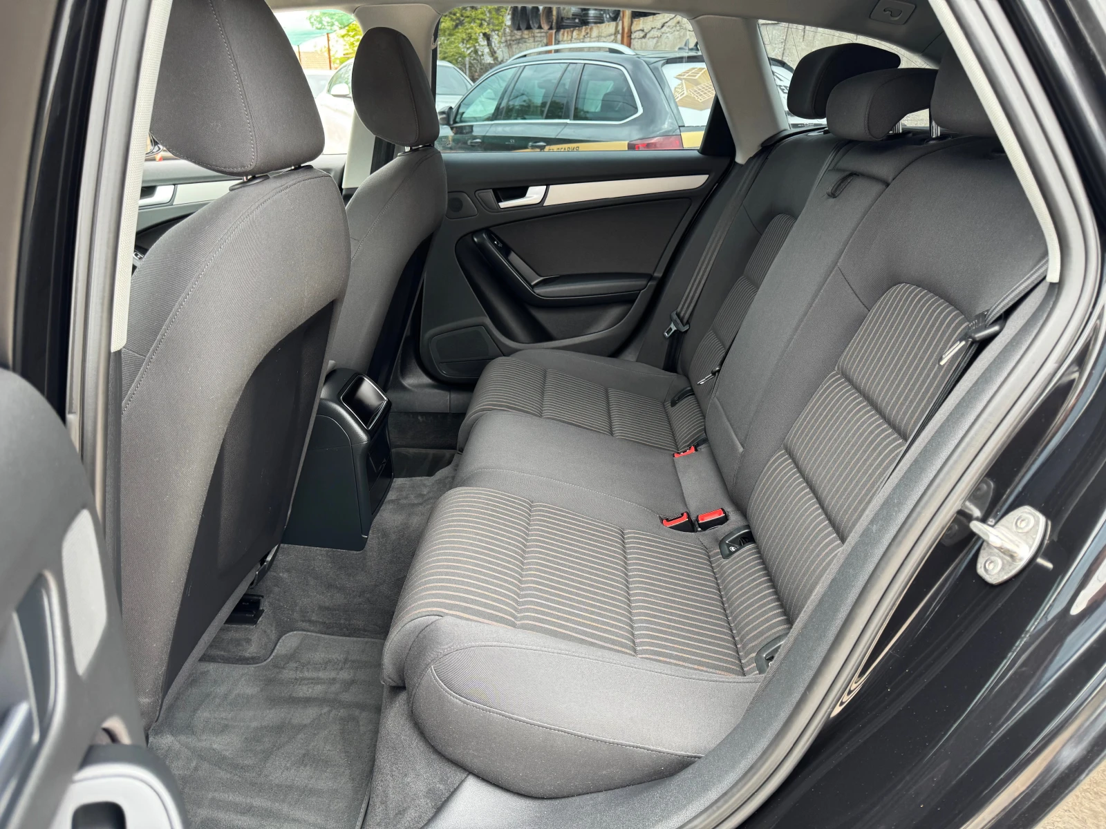 Audi A4 2.0TDI-АВТОМАТ, снимка 9 - Автомобили и джипове - 54389839