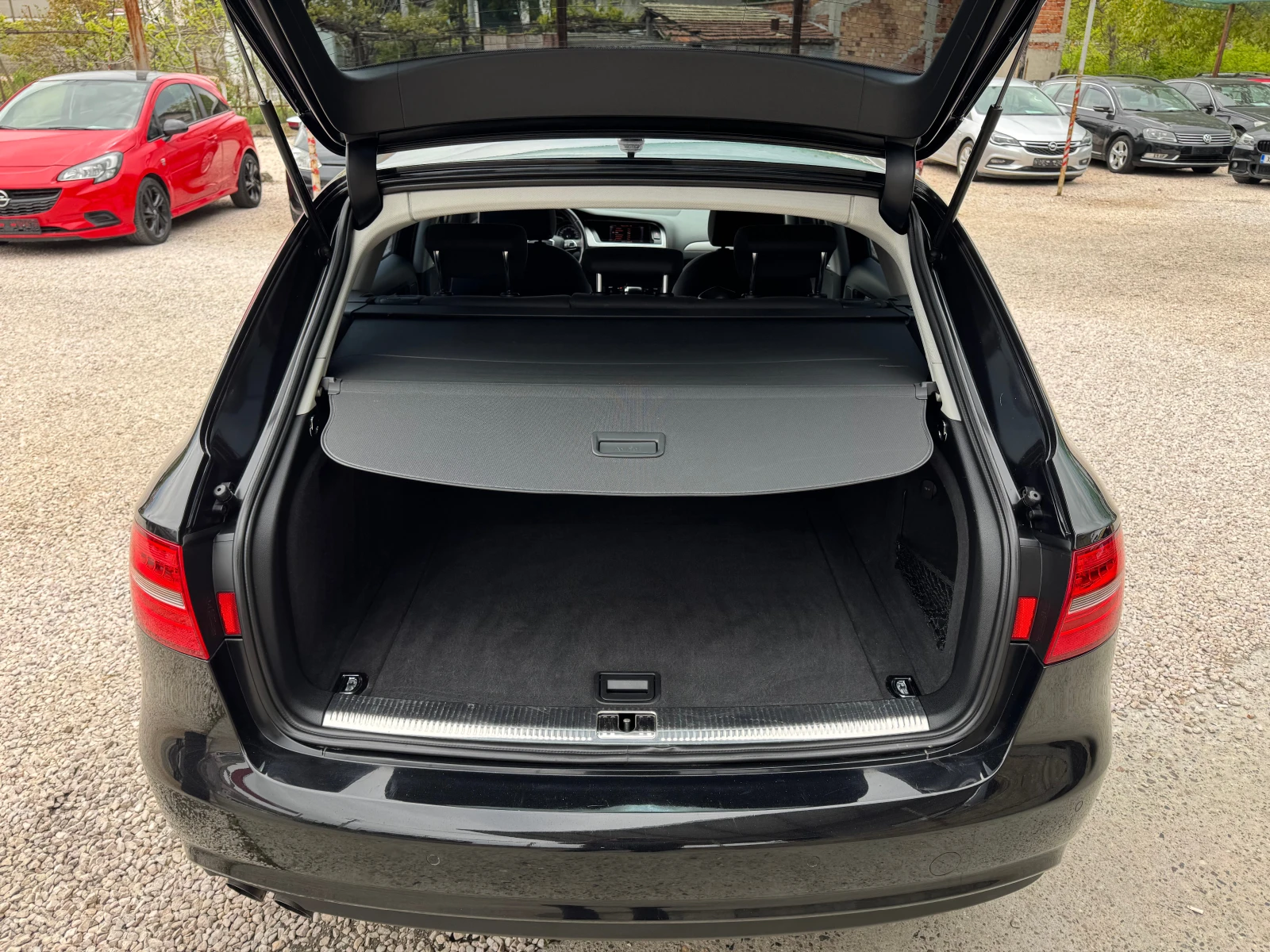 Audi A4 2.0TDI-АВТОМАТ, снимка 10 - Автомобили и джипове - 54389839